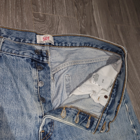 Vintage distressed levi's 501 jeans - Picture 2 of 6